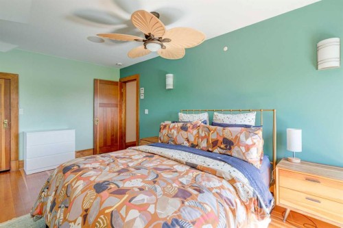 1512 33 Avenue Sw, Calgary, AB - Indoor Photo Showing Bedroom