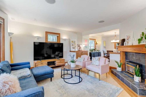 1512 33 Avenue Sw, Calgary, AB - Indoor Photo Showing Living Room With Fireplace
