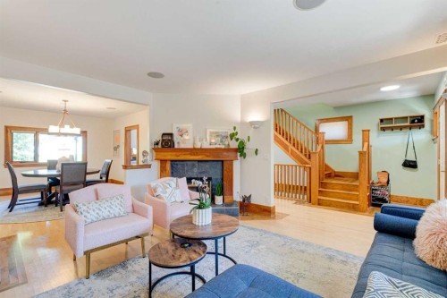 1512 33 Avenue Sw, Calgary, AB - Indoor Photo Showing Living Room With Fireplace