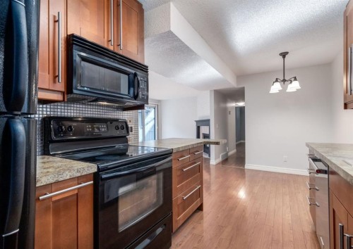 3-123 13 Avenue Ne, Calgary, AB - Indoor Photo Showing Kitchen