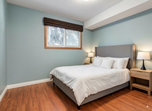 3-123 13 Avenue Ne, Calgary, AB - Indoor Photo Showing Bedroom