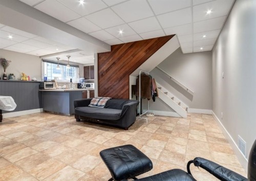 3-123 13 Avenue Ne, Calgary, AB - Indoor Photo Showing Other Room