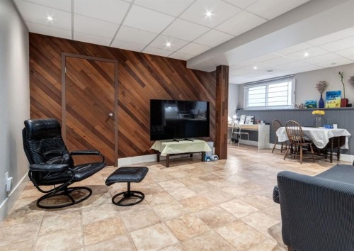 3-123 13 Avenue Ne, Calgary, AB - Indoor