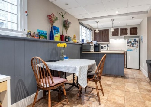 3-123 13 Avenue Ne, Calgary, AB - Indoor