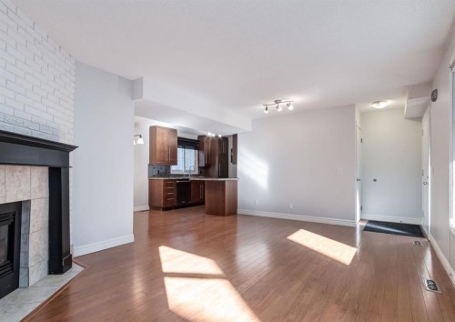 3-123 13 Avenue Ne, Calgary, AB - Indoor Photo Showing Living Room With Fireplace