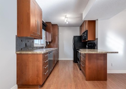 3-123 13 Avenue Ne, Calgary, AB - Indoor Photo Showing Kitchen