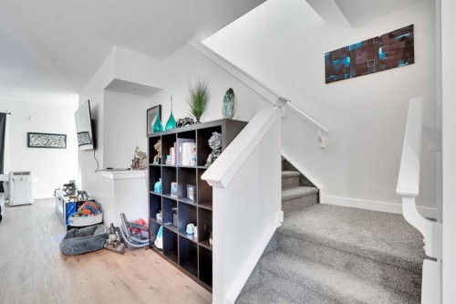 514 Wolf Willow Boulevard Se, Calgary, AB - Indoor Photo Showing Other Room