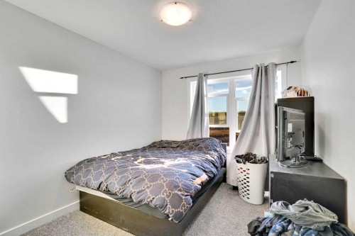 514 Wolf Willow Boulevard Se, Calgary, AB - Indoor Photo Showing Bedroom