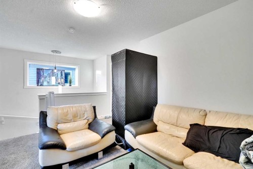 514 Wolf Willow Boulevard Se, Calgary, AB - Indoor Photo Showing Living Room