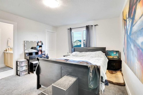 514 Wolf Willow Boulevard Se, Calgary, AB - Indoor Photo Showing Bedroom