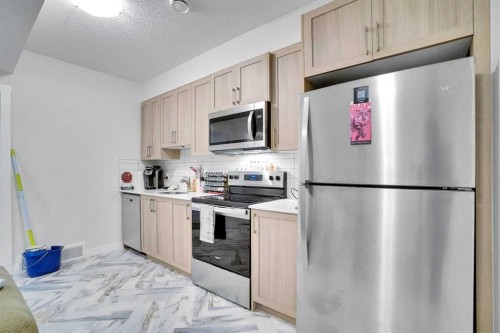 514 Wolf Willow Boulevard Se, Calgary, AB - Indoor Photo Showing Kitchen With Stainless Steel Kitchen