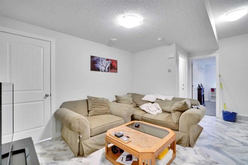 514 Wolf Willow Boulevard Se, Calgary, AB - Indoor Photo Showing Living Room