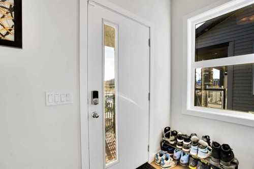 514 Wolf Willow Boulevard Se, Calgary, AB - Indoor Photo Showing Other Room