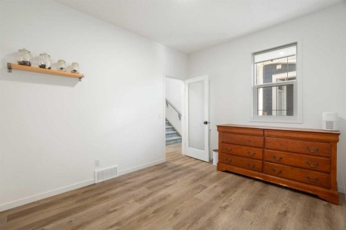 36 Magnolia Bay Se, Calgary, AB - Indoor Photo Showing Other Room