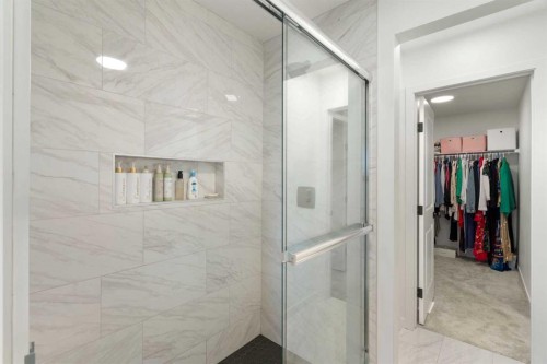 36 Magnolia Bay Se, Calgary, AB - Indoor Photo Showing Bathroom