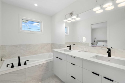 36 Magnolia Bay Se, Calgary, AB - Indoor Photo Showing Bathroom