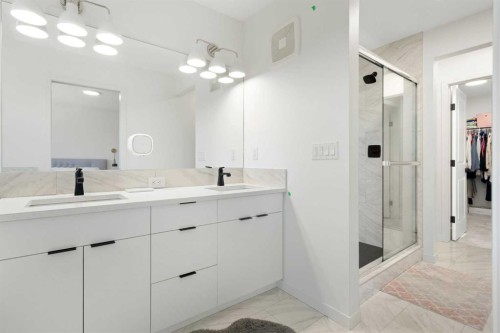 36 Magnolia Bay Se, Calgary, AB - Indoor Photo Showing Bathroom