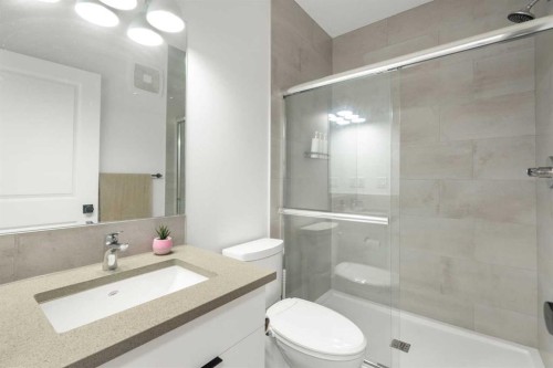 36 Magnolia Bay Se, Calgary, AB - Indoor Photo Showing Bathroom