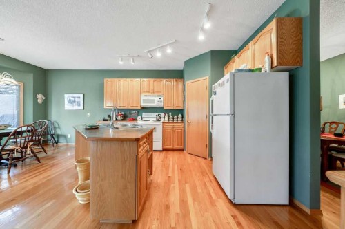 18 Prominence View Sw, Calgary, AB - Indoor Photo Showing Kitchen