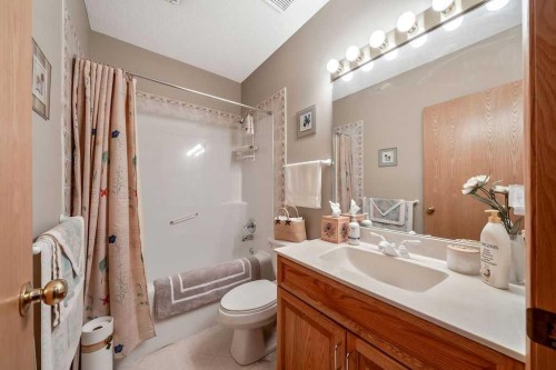 18 Prominence View Sw, Calgary, AB - Indoor Photo Showing Bathroom