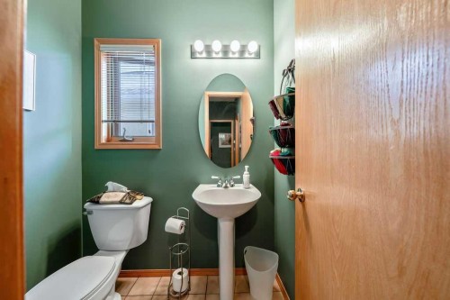 18 Prominence View Sw, Calgary, AB - Indoor Photo Showing Bathroom