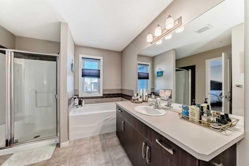 77 Marquis Common Se, Calgary, AB - Indoor Photo Showing Bathroom