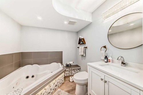 77 Marquis Common Se, Calgary, AB - Indoor Photo Showing Bathroom