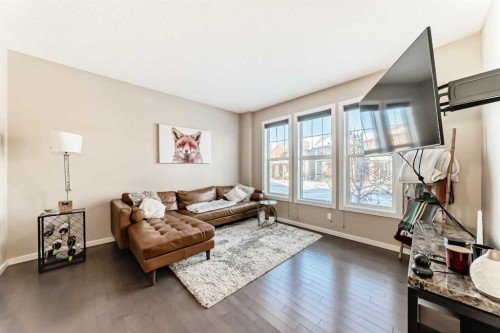 77 Marquis Common Se, Calgary, AB - Indoor Photo Showing Living Room