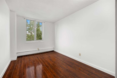 413-4944 Dalton Drive Nw, Calgary, AB - Indoor Photo Showing Other Room