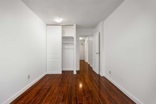 413-4944 Dalton Drive Nw, Calgary, AB - Indoor Photo Showing Other Room