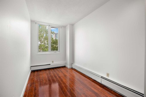 413-4944 Dalton Drive Nw, Calgary, AB - Indoor Photo Showing Other Room
