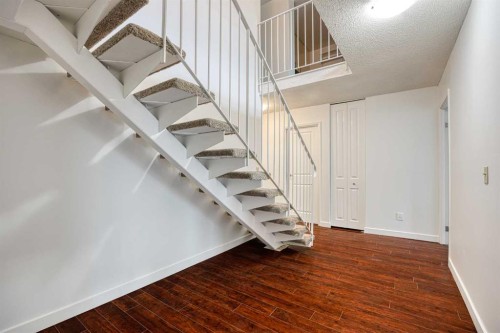 413-4944 Dalton Drive Nw, Calgary, AB - Indoor Photo Showing Other Room