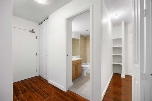 413-4944 Dalton Drive Nw, Calgary, AB - Indoor Photo Showing Other Room