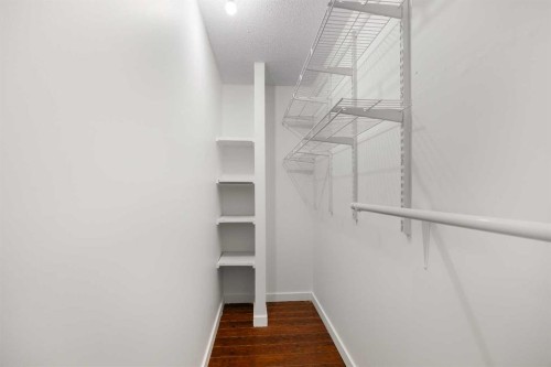 413-4944 Dalton Drive Nw, Calgary, AB - Indoor With Storage