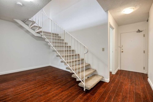 413-4944 Dalton Drive Nw, Calgary, AB - Indoor Photo Showing Other Room