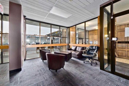 413-4944 Dalton Drive Nw, Calgary, AB - Indoor Photo Showing Other Room