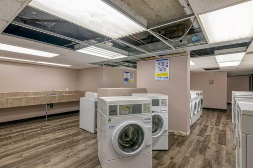 413-4944 Dalton Drive Nw, Calgary, AB - Indoor Photo Showing Laundry Room