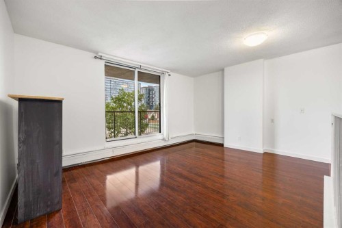 413-4944 Dalton Drive Nw, Calgary, AB - Indoor Photo Showing Other Room