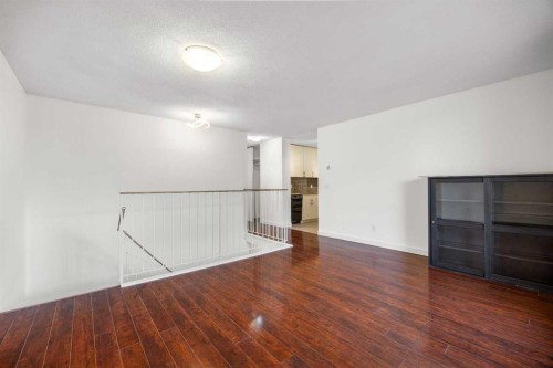 413-4944 Dalton Drive Nw, Calgary, AB - Indoor Photo Showing Other Room