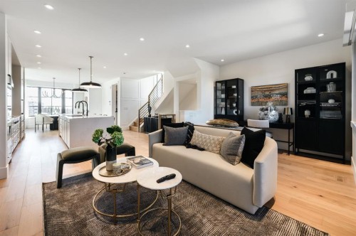 102-1700 73 Street Sw, Calgary, AB - Indoor Photo Showing Living Room