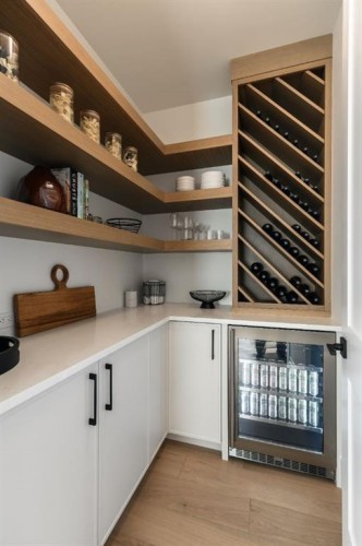 102-1700 73 Street Sw, Calgary, AB - Indoor