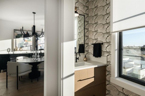 102-1700 73 Street Sw, Calgary, AB - Indoor