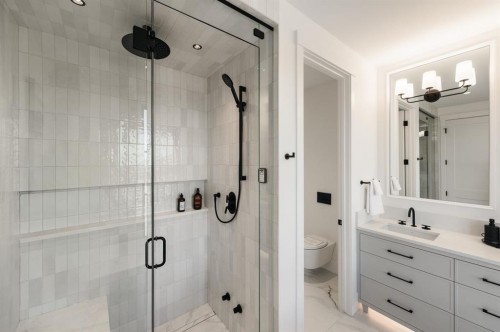 102-1700 73 Street Sw, Calgary, AB - Indoor Photo Showing Bathroom