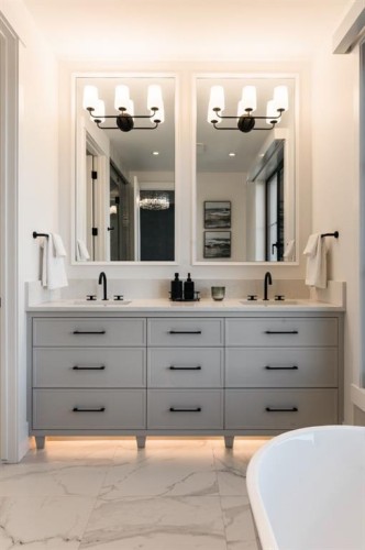 102-1700 73 Street Sw, Calgary, AB - Indoor Photo Showing Bathroom