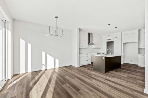 54 Lucas Place Nw, Calgary, AB - Indoor Photo Showing Kitchen