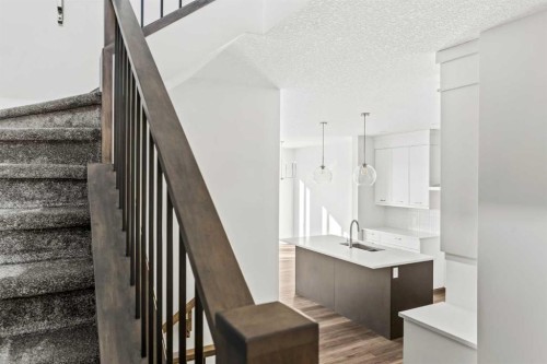 54 Lucas Place Nw, Calgary, AB - Indoor