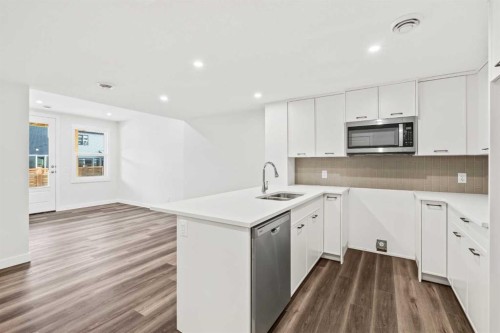 54 Lucas Place Nw, Calgary, AB - Indoor Photo Showing Kitchen With Double Sink