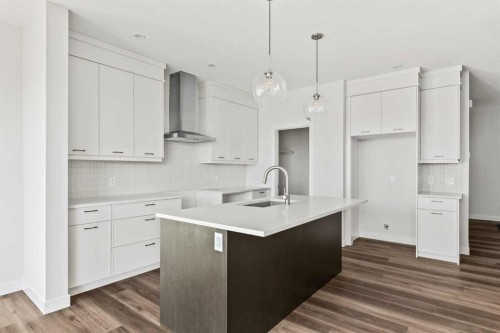 54 Lucas Place Nw, Calgary, AB - Indoor Photo Showing Kitchen With Upgraded Kitchen