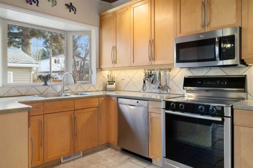 3511 Lakeside Crescent Sw, Calgary, AB - Indoor Photo Showing Kitchen With Double Sink