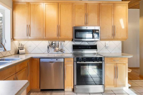 3511 Lakeside Crescent Sw, Calgary, AB - Indoor Photo Showing Kitchen